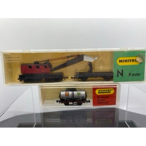 241 - MiniTrix 3160 Crane and Trailer and Hornby MiniTrix N516 Shell/BP Tanker 'N Gauge', Originally 3160 ... 