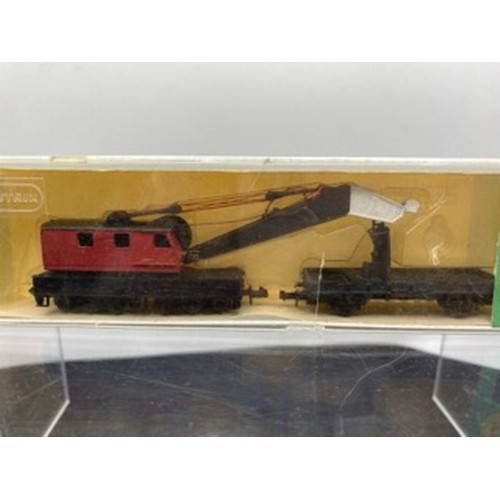 241 - MiniTrix 3160 Crane and Trailer and Hornby MiniTrix N516 Shell/BP Tanker 'N Gauge', Originally 3160 ... 