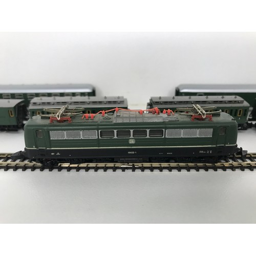 328 - Z Gauge/Scale Marklin mini-club 8857 DB BR 151022-1 Electric Locomotive and matching colour Rake of ... 
