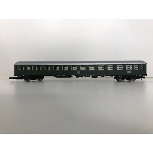 328 - Z Gauge/Scale Marklin mini-club 8857 DB BR 151022-1 Electric Locomotive and matching colour Rake of ... 