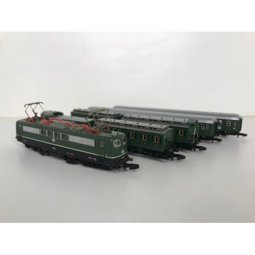 328 - Z Gauge/Scale Marklin mini-club 8857 DB BR 151022-1 Electric Locomotive and matching colour Rake of ... 
