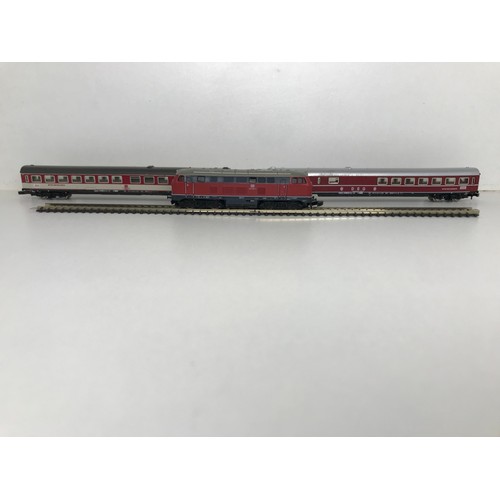 330 - Z Gauge/Scale Marklin mini-club 8875 DB 216 025-7 Diesel Locomotive and matching colour Maroon DB Sp... 