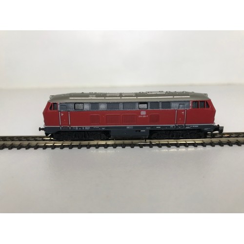 330 - Z Gauge/Scale Marklin mini-club 8875 DB 216 025-7 Diesel Locomotive and matching colour Maroon DB Sp... 