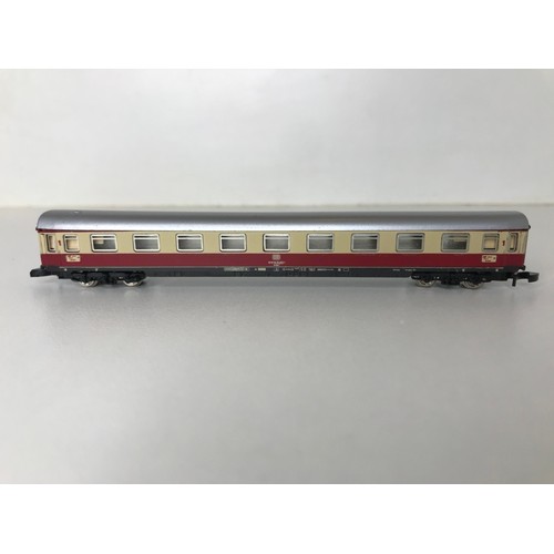 332 - Z Gauge/Scale Marklin mini-club 8853 DB 120 001-3 Electric Locomotive and Rake of Three matching col... 