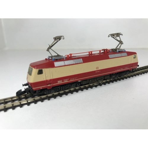 332 - Z Gauge/Scale Marklin mini-club 8853 DB 120 001-3 Electric Locomotive and Rake of Three matching col... 