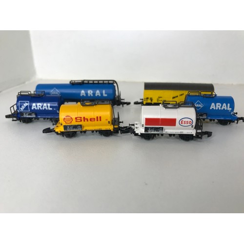 333 - Z Gauge/Scale Marklin mini-club 8854 DB 103 113-7 Electric Locomotive and train of Ten Wagons and Ta... 