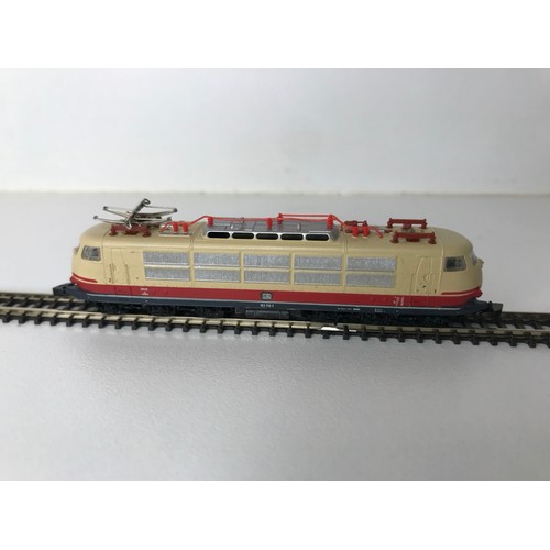 333 - Z Gauge/Scale Marklin mini-club 8854 DB 103 113-7 Electric Locomotive and train of Ten Wagons and Ta... 