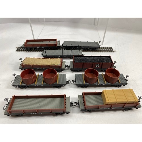 353 - 9 Pocher HO Freight Rolling-Stock, Pocher Made in Italy, Super Detail, Flatbed with Cargo, Ready-to-... 