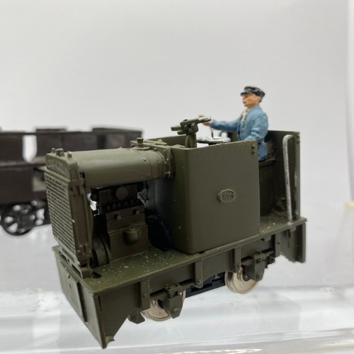 364 - Two On16.5 type Engines with passenger carriage(s) and figures including a cat (1:43.5 scale) runs o... 