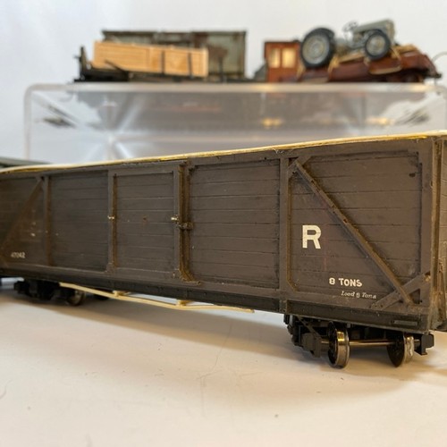 378 - 11 On16.5 wagons/coaches some with figures and another flat-bed transporting an O gauge coal wagon, ... 