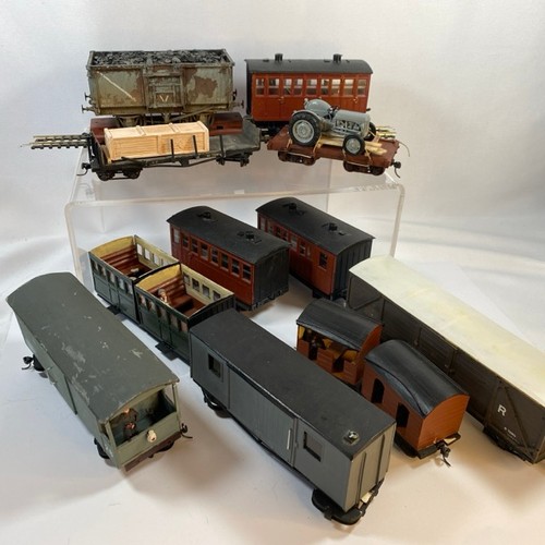 378 - 11 On16.5 wagons/coaches some with figures and another flat-bed transporting an O gauge coal wagon, ... 