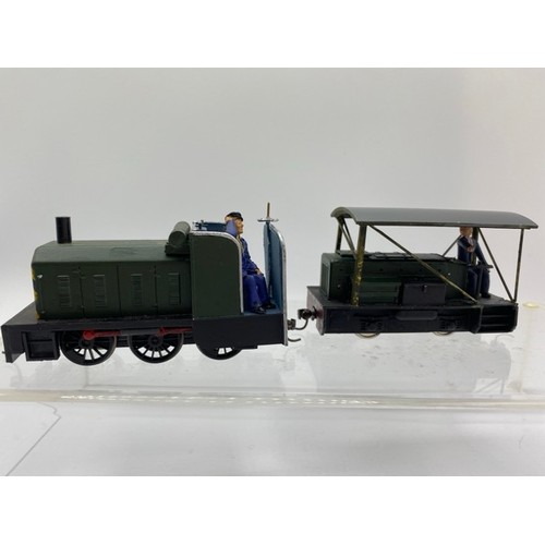 373 - Two interesting On16.5 locomotives of plastic construction each with driver(s). (1:43.5 scale) runs ... 