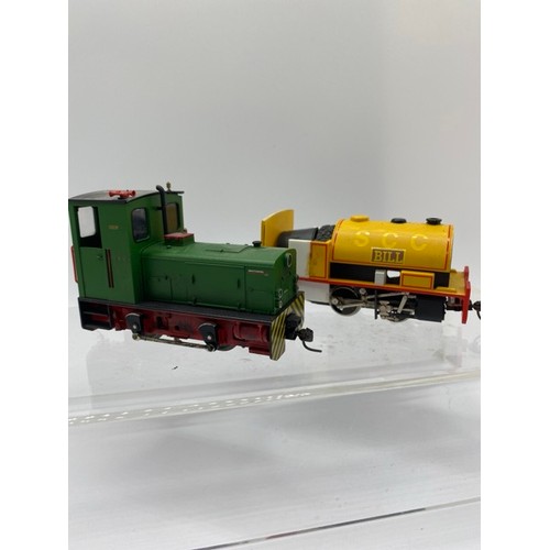 374 - Two On16.5 locomotives of plastic construction one with driver. (1:43.5 scale) runs on OO/HO track. ... 