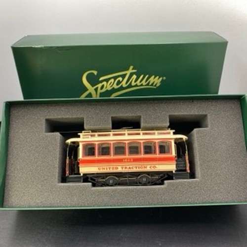 396 - Spectrum ON30 Closed Street Car United Traction #25128, includes instructions appears unused, Lights... 