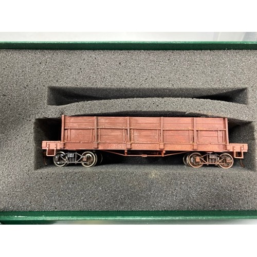 402 - On30 Six Spectrum/Bachmann Interesting and Customised Railroad Cars/Wagons, includes Flat Cars and G... 