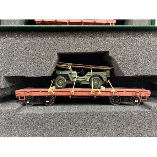 402 - On30 Six Spectrum/Bachmann Interesting and Customised Railroad Cars/Wagons, includes Flat Cars and G... 