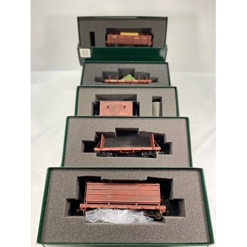 403 - On30 Five Spectrum/Bachmann Interesting and Customised Railroad Cars/Wagons, includes Flat Cars and ... 