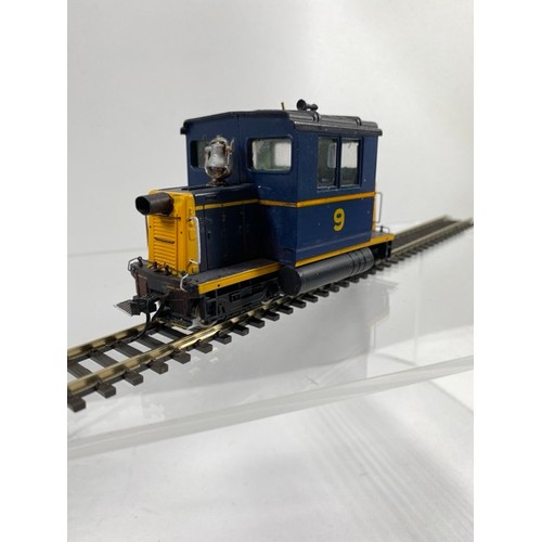 395 - Spectrum Bachmann Shunter modified for On30, Original Cab from (Bachmann 41-0803-12 HO) has been rem... 