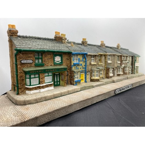 202 - Coronation Street Classic collectables by John Hine with cobbled base plinth - complete (10) 4700g