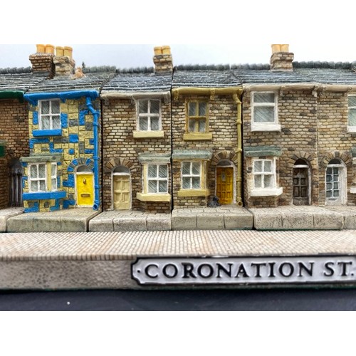 202 - Coronation Street Classic collectables by John Hine with cobbled base plinth - complete (10) 4700g