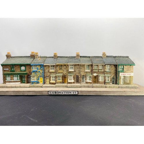 202 - Coronation Street Classic collectables by John Hine with cobbled base plinth - complete (10) 4700g