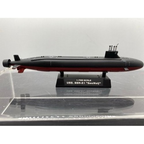 525 - Five Easy Model 1:700 scale U-Boats and submarines, includes USS SSN-21 SeaWolf, Oyashio Class, PLA ... 