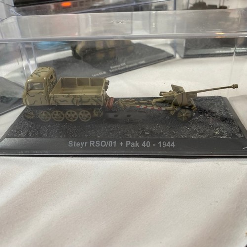 527 - 16 Military vehicles and tanks era 1939 to 1945 all except two with cases 1:72, Altaya (9) and Amerc... 