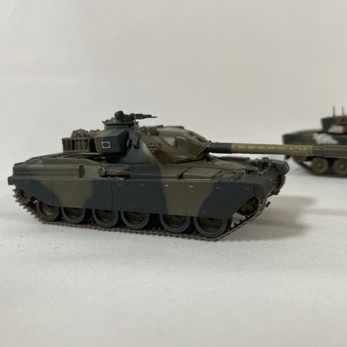 528 - 9 Military vehicles and tanks thought to be Altaya/Amercom 1:72 die-cast models, no cases - Models V... 