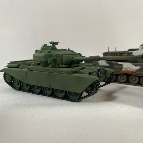 528 - 9 Military vehicles and tanks thought to be Altaya/Amercom 1:72 die-cast models, no cases - Models V... 