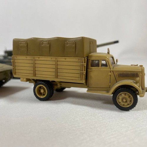 528 - 9 Military vehicles and tanks thought to be Altaya/Amercom 1:72 die-cast models, no cases - Models V... 