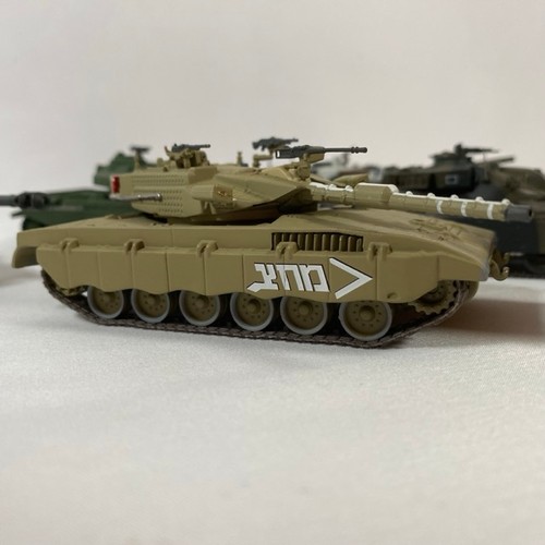 528 - 9 Military vehicles and tanks thought to be Altaya/Amercom 1:72 die-cast models, no cases - Models V... 