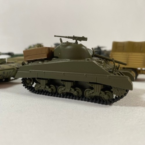 528 - 9 Military vehicles and tanks thought to be Altaya/Amercom 1:72 die-cast models, no cases - Models V... 