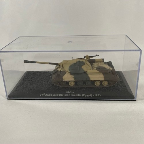 529 - 12 Military vehicles and tanks 1965 to 2007 1:72, Altaya with cases (8) and Amercom (4) - Models Ver... 