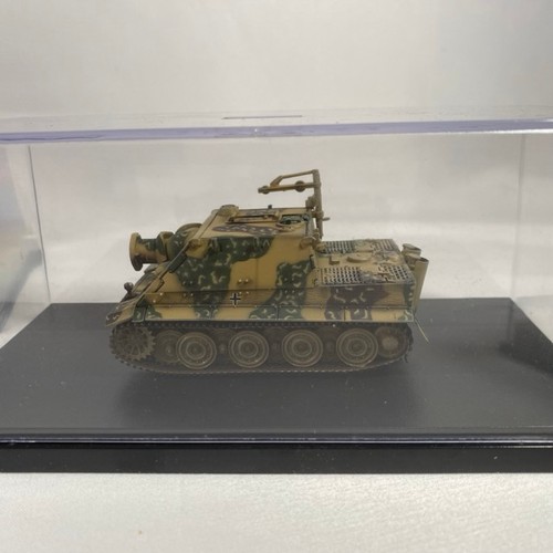 531 - 7 Military vehicles and tanks metal and plastic (various scale), some in display cases, various manu... 