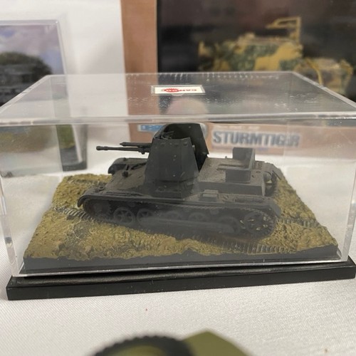 531 - 7 Military vehicles and tanks metal and plastic (various scale), some in display cases, various manu... 