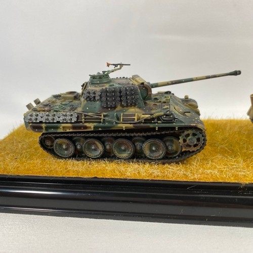 532 - 2 tanks in display case metal & plastic - Models Very Good, case Good (2) 520g