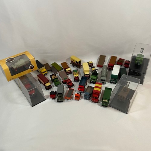 536 - 26 Diecast Commercial trucks and 4 trailers, including five Oxford diecast in cases plus others un-b... 