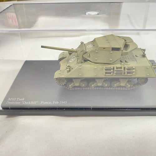 541 - Hobby Master 1:72 Die-cast Tanks (7) and Armoured Fighting Vehicles (4), all in display case except ... 