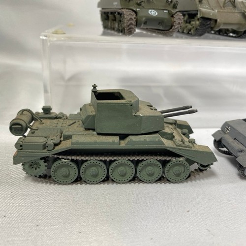 545 - 3 Atlas/Deagostini 1:72 die-cast tanks T-34/76 130th Tank Brigade 21st Armoured corps, M4A3 Sherman ... 