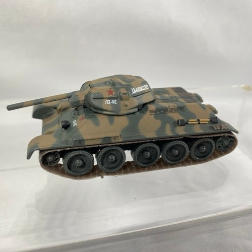 545 - 3 Atlas/Deagostini 1:72 die-cast tanks T-34/76 130th Tank Brigade 21st Armoured corps, M4A3 Sherman ... 