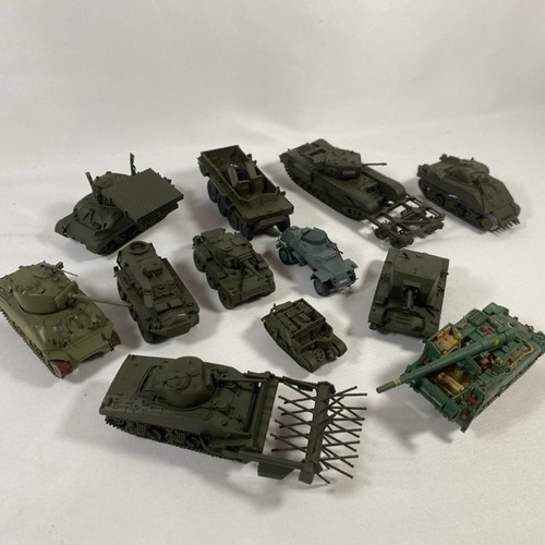 551 - 12 kit-built military vehicles 370g