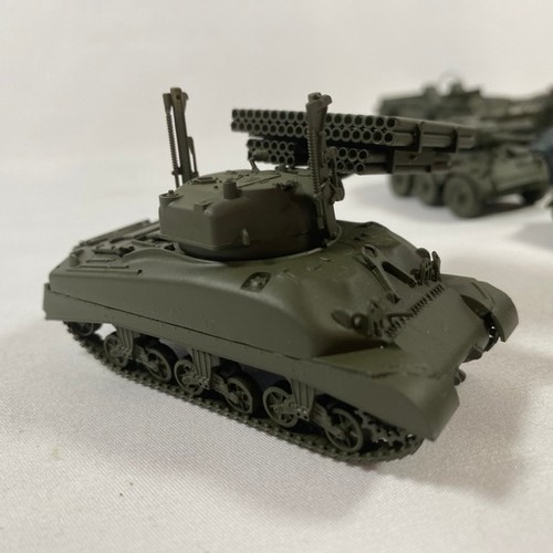 551 - 12 kit-built military vehicles 370g