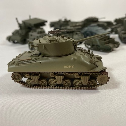 551 - 12 kit-built military vehicles 370g