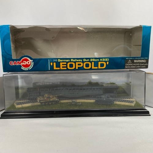 553 - Two 1:144 scale military railroad scenes in two display cases, to include Dragon Can Do 'Leopold' Ge... 