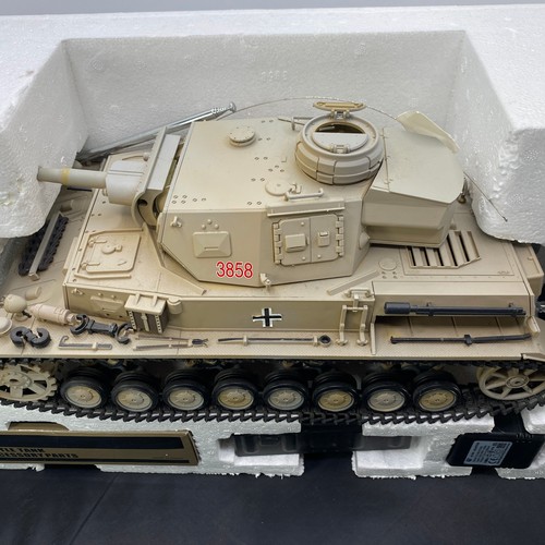 558 - Heng Long 1/16 rc tank DAK Pz.Kpfw.lV Ausf.F Remote Controlled Panzer tank shooter, Tested Working, ... 