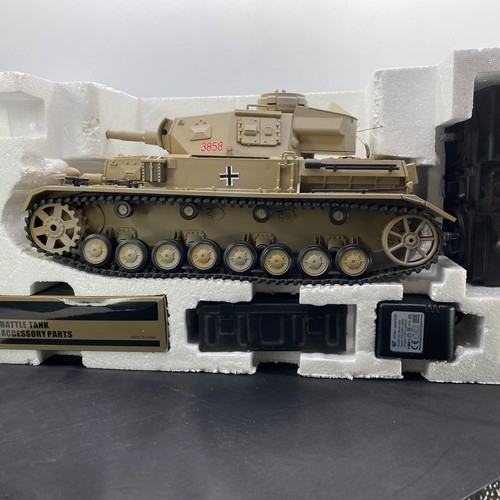 558 - Heng Long 1/16 rc tank DAK Pz.Kpfw.lV Ausf.F Remote Controlled Panzer tank shooter, Tested Working, ... 