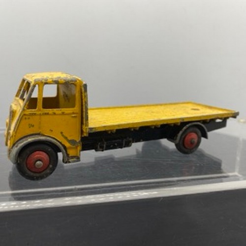 564 - Three Dinky Supertoys Guy Trucks, Dinky Toys 514 Slumberland Guy Van Standard colour Doors Working, ... 