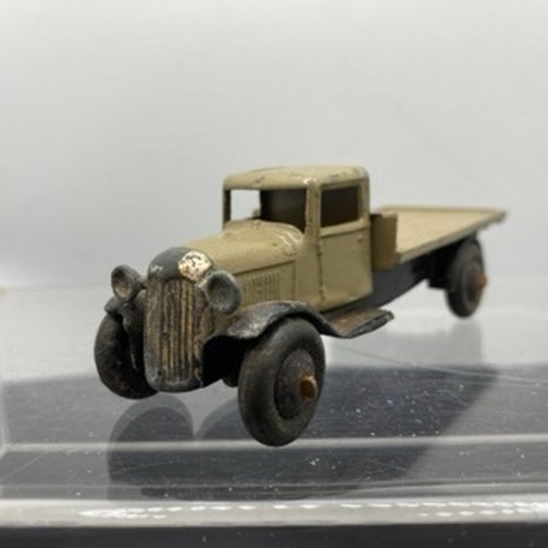 566 - Ten Dinky Toys Trucks/Wagons, Dinky Toys 343 Dodge Farm Tipper Tip Action missing Two flat tyres (F)... 