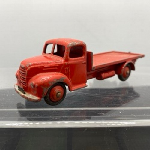 566 - Ten Dinky Toys Trucks/Wagons, Dinky Toys 343 Dodge Farm Tipper Tip Action missing Two flat tyres (F)... 