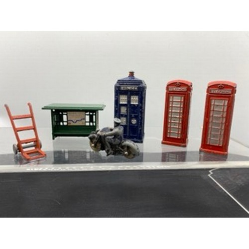 569 - Dinky Police Box, Telephone Boxes and others, Dinky Toys 42a Police Box, Dinky Toys 12c Telephone Bo... 